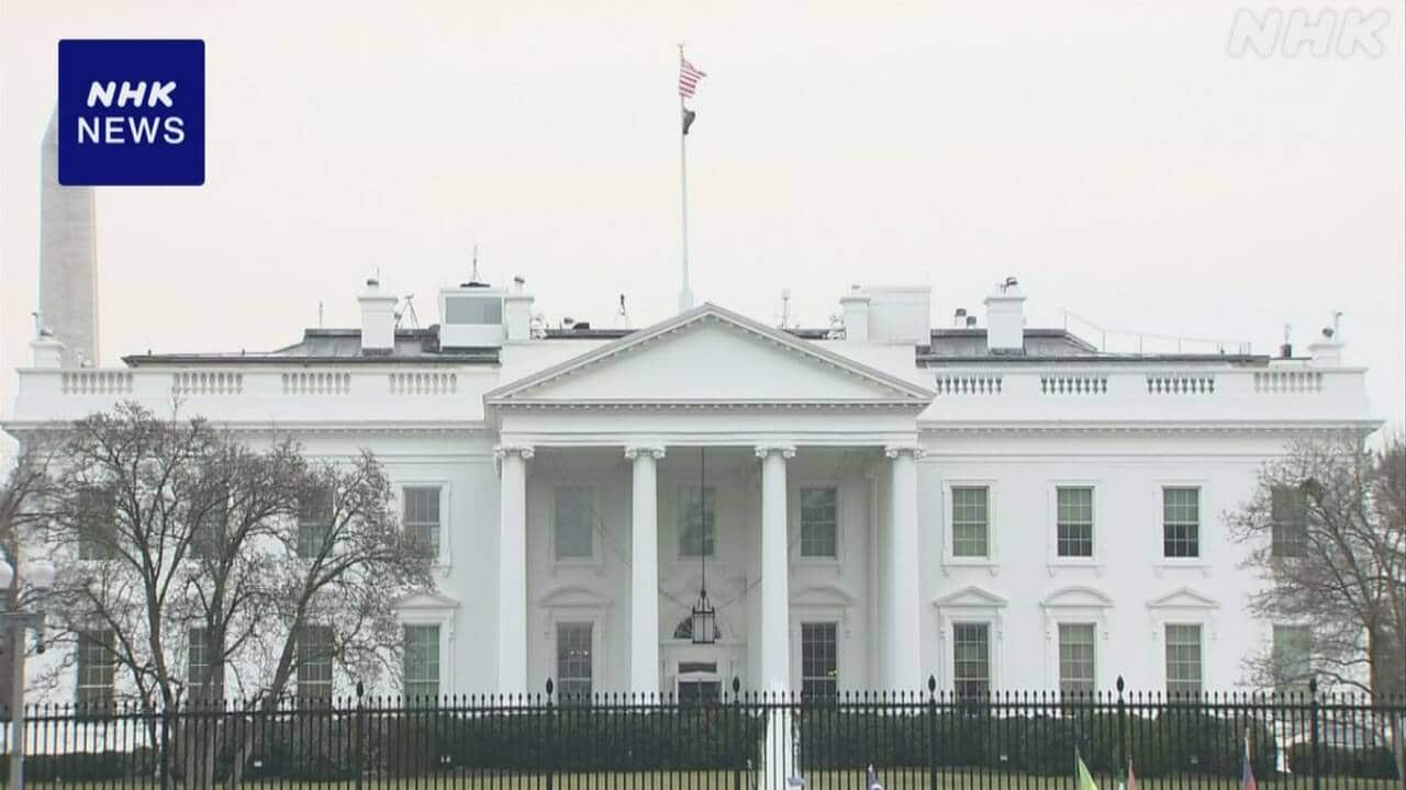 nhk_news's tweet card. 【NHK】アメリカのホワイトハウスは、トランプ政権に関する一部の報道について「うそ」や「偏向」だなどとして、報道機関や記者の名前などを掲載するページを公式サイト上に新たに設けました。報道官は「フェイクニュースに