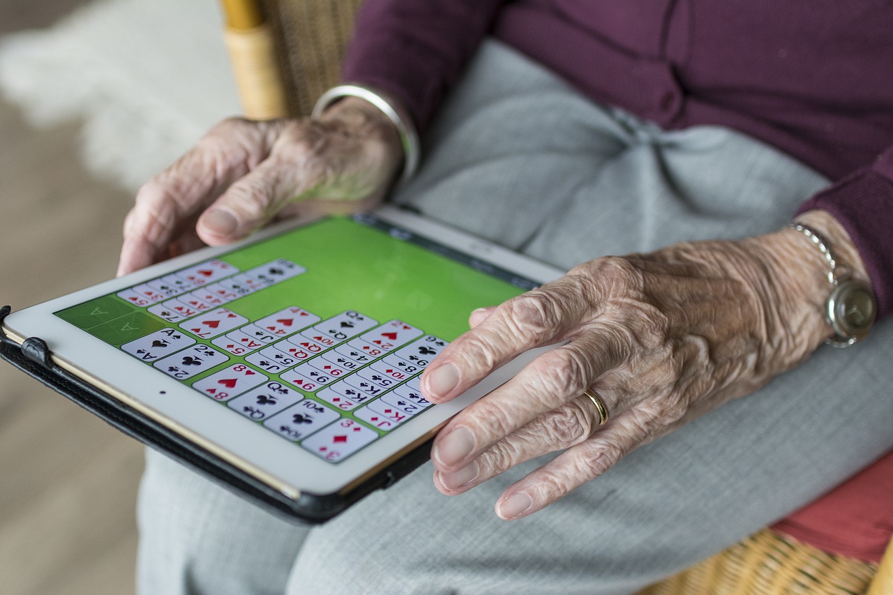 TechHelperTips's tweet card. The iPad is the gold standard for devices for the elderly. From increasing the text size to populating contacts, here's how to set up an iPad for seniors.