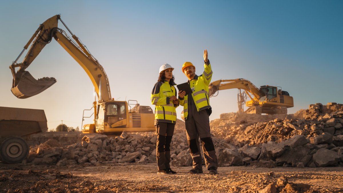 FortedLtd's tweet card. A global mining company accelerated insights and strengthened compliance with AI content management and an AI content assistant.