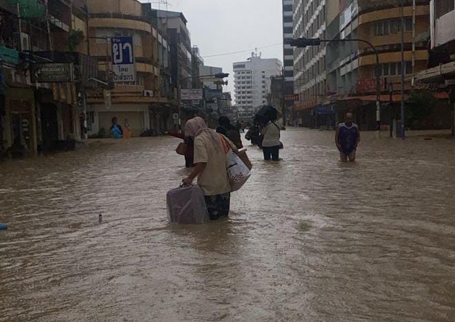akmalarif90's tweet card. Universiti Malaysia Perlis (UniMAP) mengambil tindakan segera bagi membantu kira-kira 20 pelajar yang terlibat dalam insiden terkandas akibat banjir di Thailand.