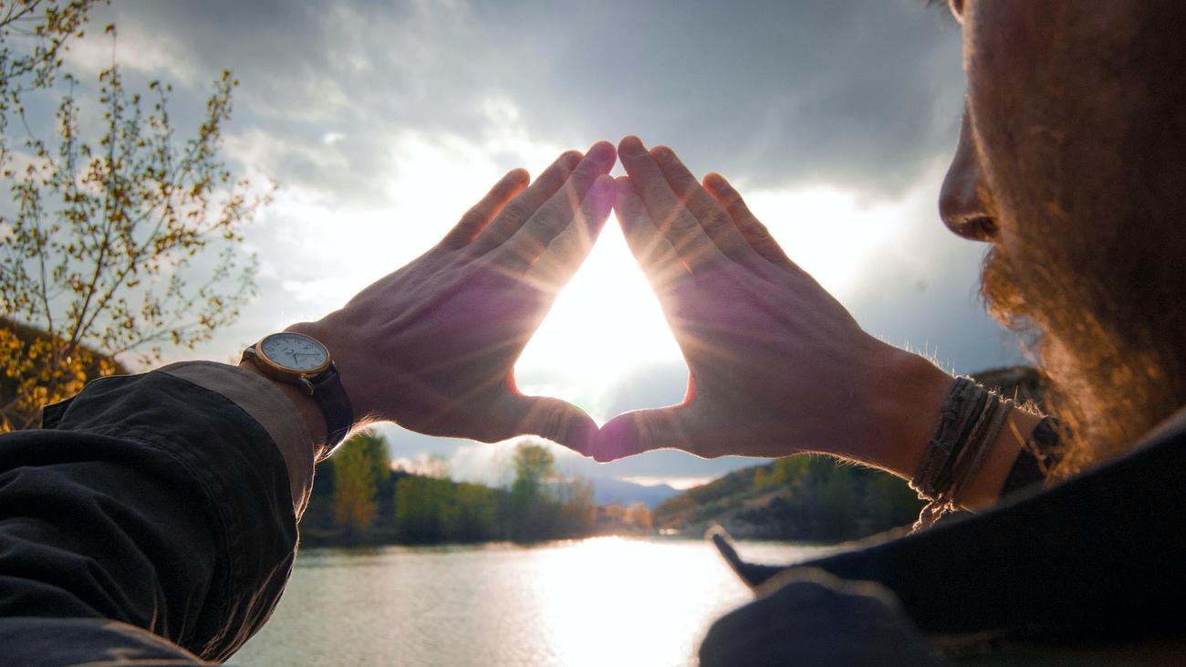 flor8i's tweet card. Angesteckt und nun geschützt: So einfach ist es nicht. Eine Omikron-Infektion gibt dem Immunsystem zwar Schub gegen alle Varianten. Aber vor allem Geimpften und Genesenen