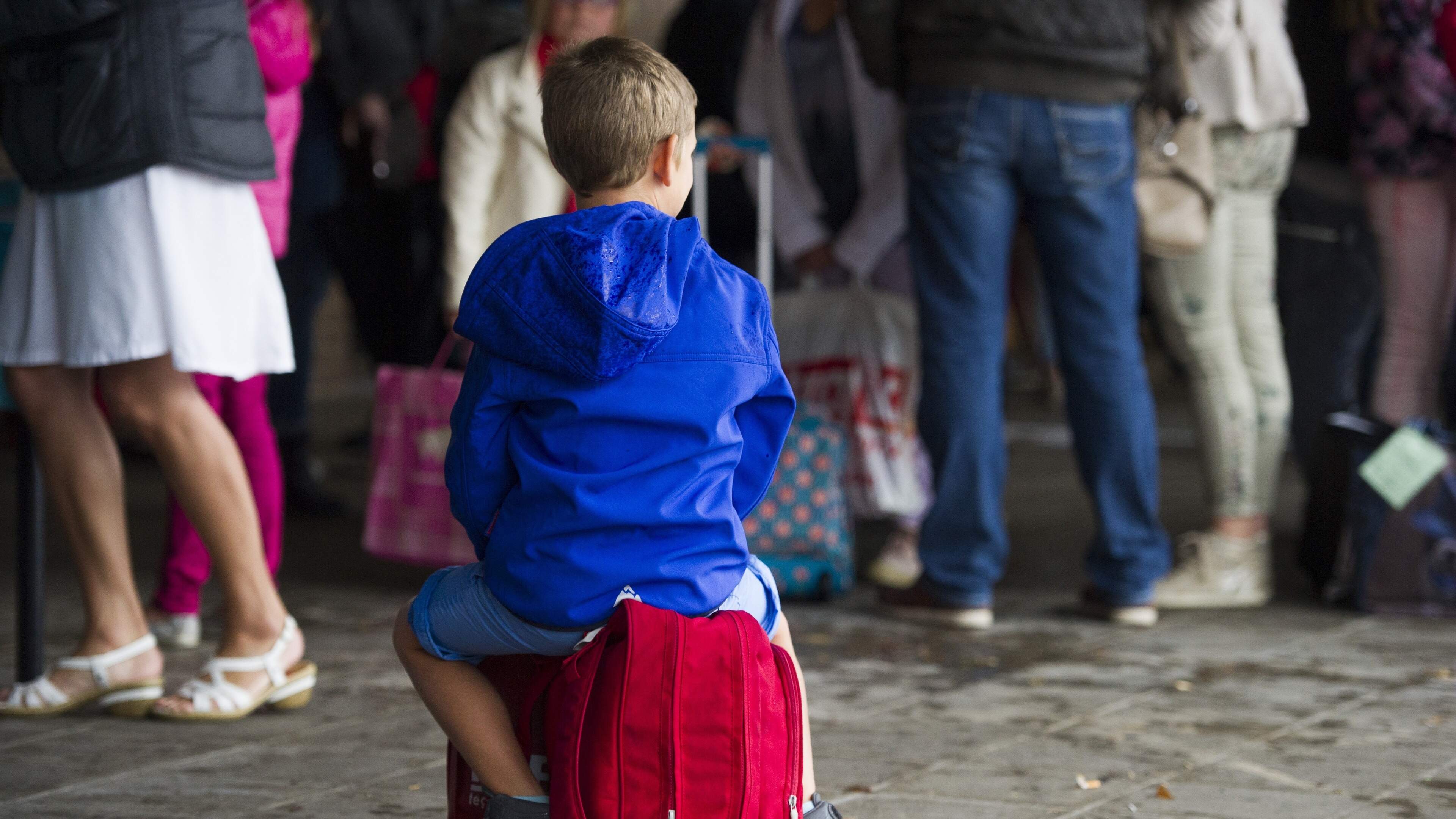 IveMarx's tweet card. De staking van 24, 25 en 26 november legt verkeer, scholen en diensten lam. Minder treinen en bussen, lessen die wegvallen: wat betekent dat voor werknemers die wel gaan werken?