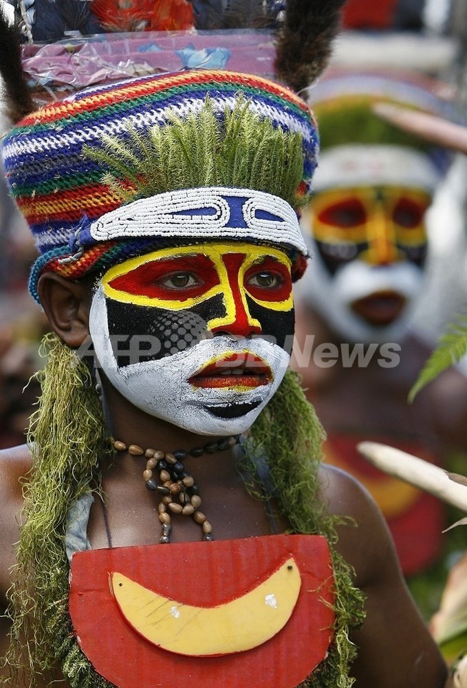 uZMAUpgOoUUg8nx's tweet card. 【12月1日 AFP】パプアニューギニア東部のオカパ（Okapa）地区の女性たちが、1986年から20年来続く部族間戦争を根絶しようと、男の子が生まれたらひそかに殺す習慣を10年前から行っていたことが明らかになった。