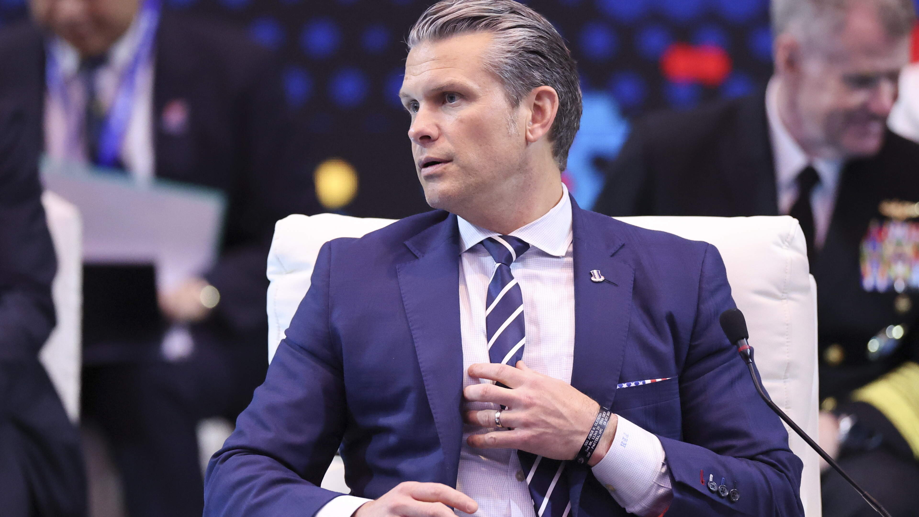 jangdevos's tweet card. De tweede ambtstermijn van Donald Trump als Amerikaans president brengt wereldwijd veranderingen teweeg. Volg hier alle updates.