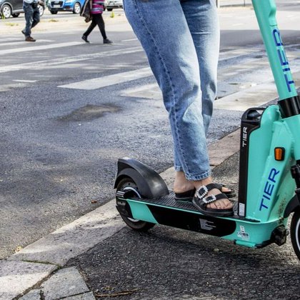 Tweet card summary image