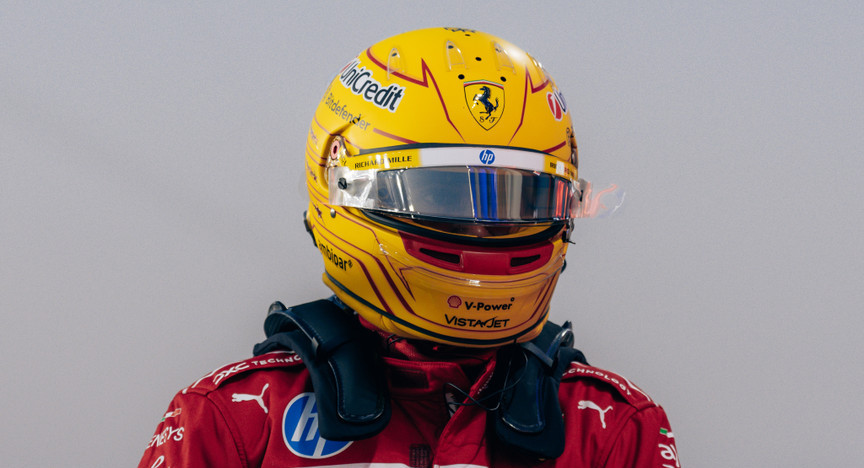 Formule1's tweet card. Lewis Hamilton wankelt in Qatar! Na een teleurstellende sprintrace ging hij ook tijdens de reguliere kwalificatie onderuit; de zevenvoudig wereldkampioen