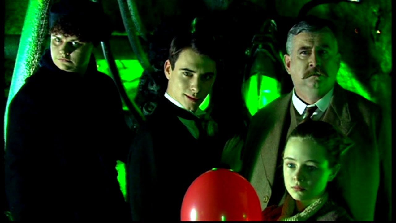 le_web_journal's tweet card. Doctor Who vf - Le docteur affronte la famille de sang