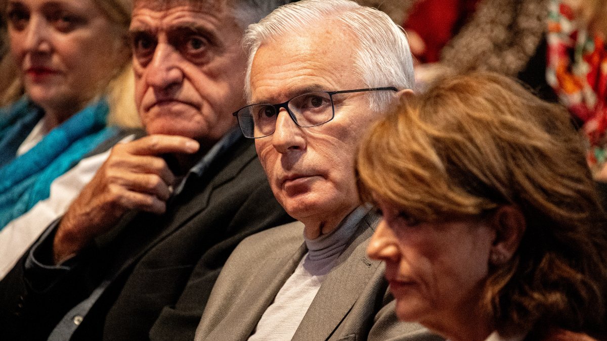 TheObjective_es's tweet card. Partidos y coaliciones de izquierdas como Sumar y Podemos instan al presidente del Gobierno a reaccionar después de la sentencia del Tribunal Supremo que