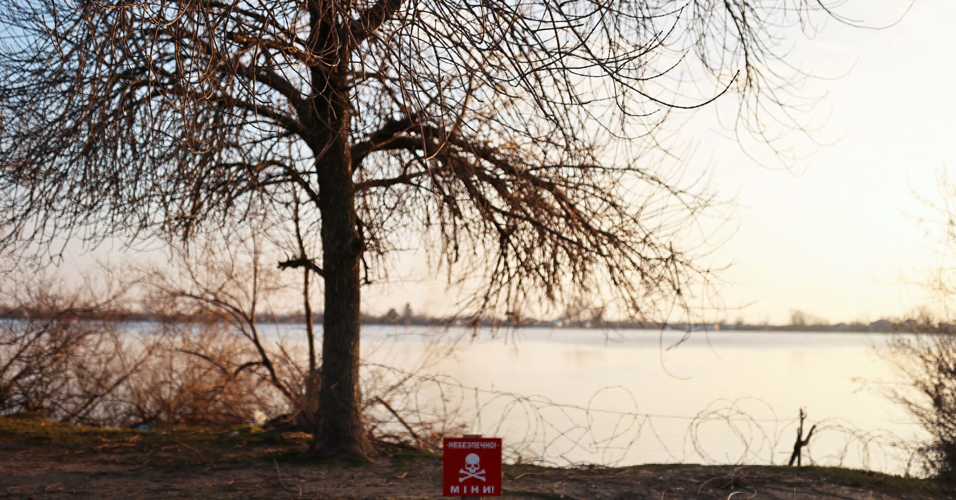 gwnott's tweet card. Ukrainian forces based on the western side of the River Dnipro are frequently carrying out raids on the eastern bank near the city of Kherson to try to dislodge Russian troops, a regional official...