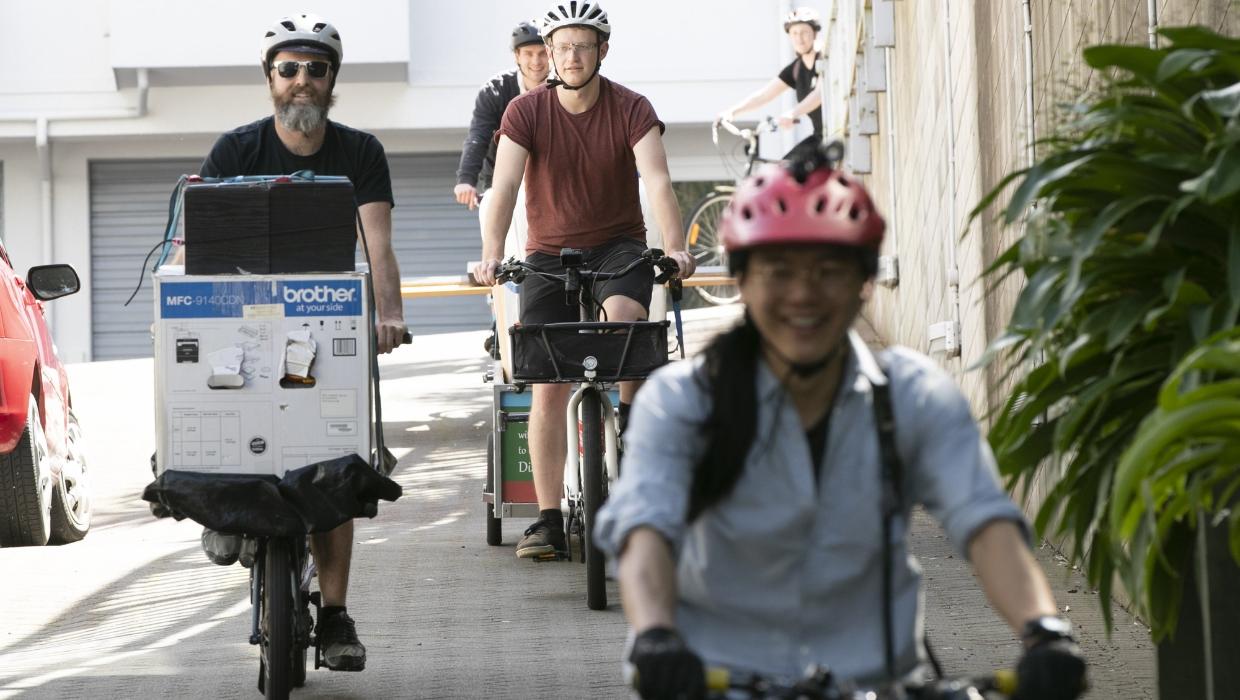 LoopDetected's tweet card. Jonathan Coppard is trying to live car-free and moving homes with some hefty furniture did not take him off course.