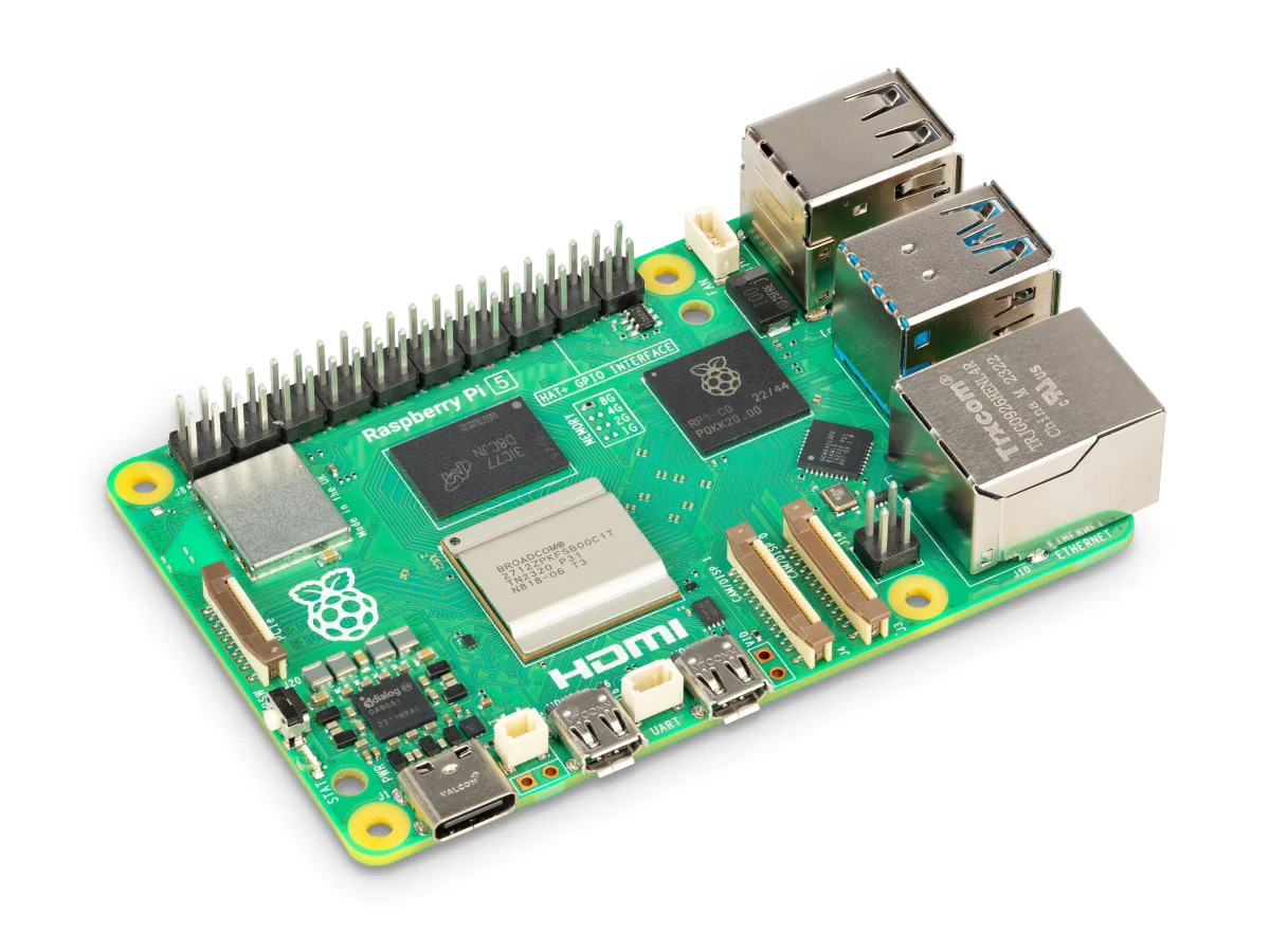 opengl2772's tweet card. 　株式会社スイッチサイエンスおよびKSYは、シングルボードコンピュータ「Raspberry Pi 5」の国内版を販売開始した。4GBメモリモデルと8GBメモリモデルを用意し、価格はそれぞれ1万1,770円、1万5,290円。