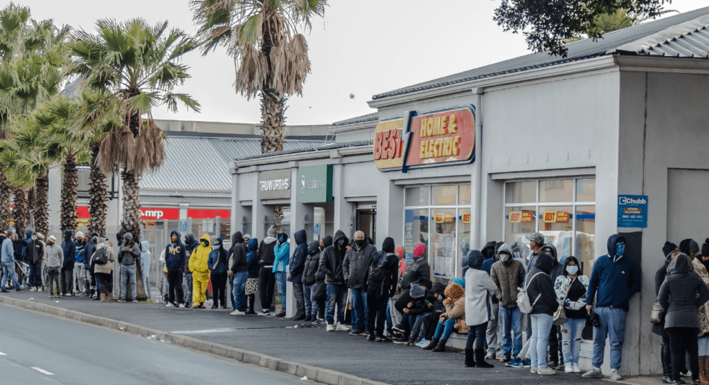 MovingonEmpty's tweet card. This paper explores the disproportionate impact of COVID-19 on internal migrants in the urban centres of Cape Town and Johannesburg, South Africa. Focusing on the socio-economic and livelihood...