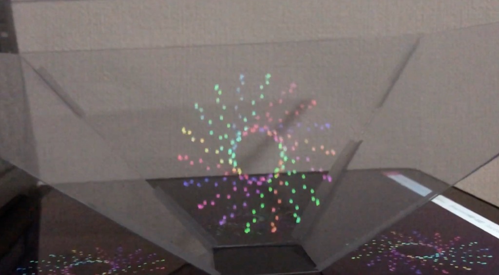 ProtoPedianet's tweet card. 擬似ホログラムなどとも紹介されたりする「ペッパーズ・ゴースト」という視覚トリックを用いた仕組みを、p5.js で作った描画と100円ショップの下敷きを使った工作の組み合わせで試したものです