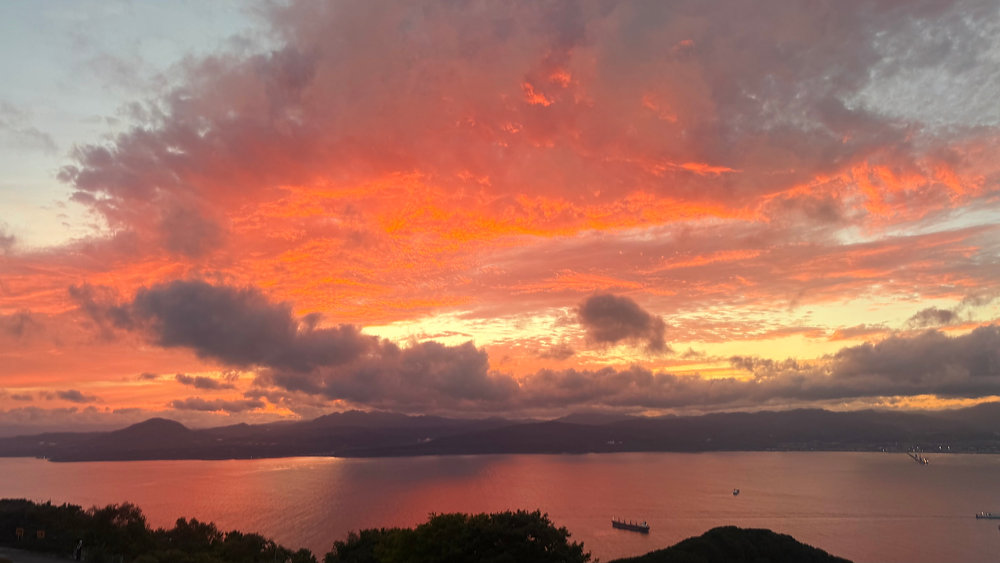 soyokaze_ramune's tweet card. 　皆様いかがお過ごしでいらっしゃいますか。あっという間に１２月がやってまいりました。１１月半ばからは本格的な寒さがやってまいりまして、これから１２月にかけて更に寒くなると思います。 １１月は９日に松竹座で「星列車で行こう」の千穐楽を迎えました。そして、１１月の１５日から１９日までは熱海座で「口上と衣裳解説」、そして「隅田川」を上演させていただきました。また２３日には、約2時間半の作品、「オペ...