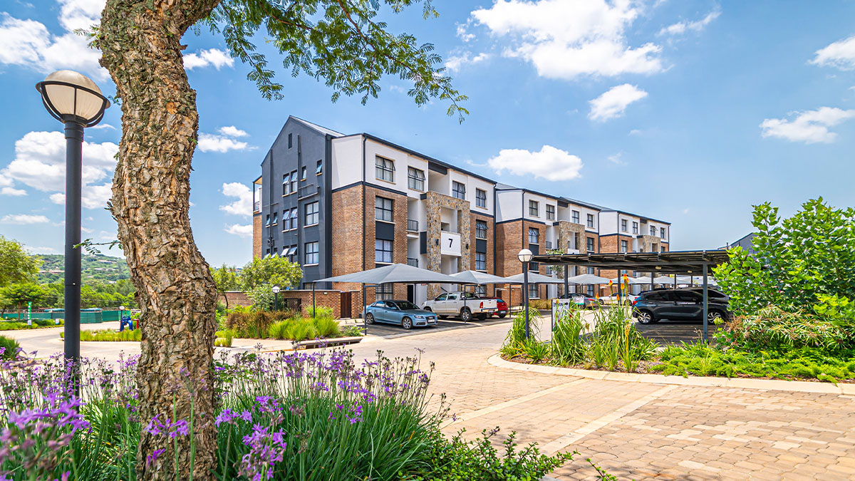 DatabuildSA's tweet card. Balwin Properties has secured R1 billion in financing to build properties on the Mooikloof Smart City development in East Pretoria.