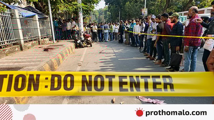 ProthomAlo's tweet card. খুলনায় আদালতের প্রধান ফটকের সামনের সড়কে গুলি করে ও কুপিয়ে হত্যা করা দুই যুবক শীর্ষ সন্ত্রাসী পলাশের সক্রিয় সহযোগী ছিলেন।