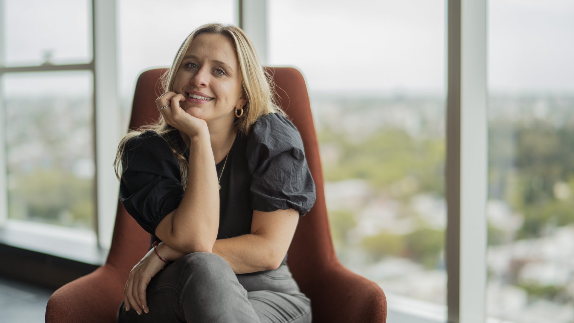 forbesuruguay's tweet card. Victoria Suárez Araújo es CEO y cofundadora de Codiversity, una plataforma de desarrollo de habilidades para el futuro laboral personalizada con Inteligencia Artificial. Tiene clientes en Colombia,...