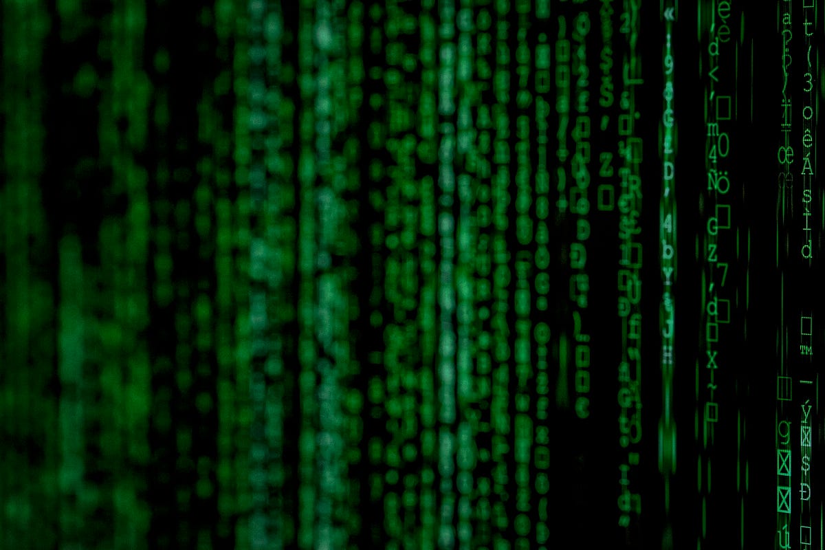 codewitheder's tweet card. Photo by Markus Spiske on Unsplash