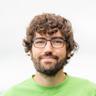 meetingcpp's tweet card. When you need a container, pick `std::vector` by default