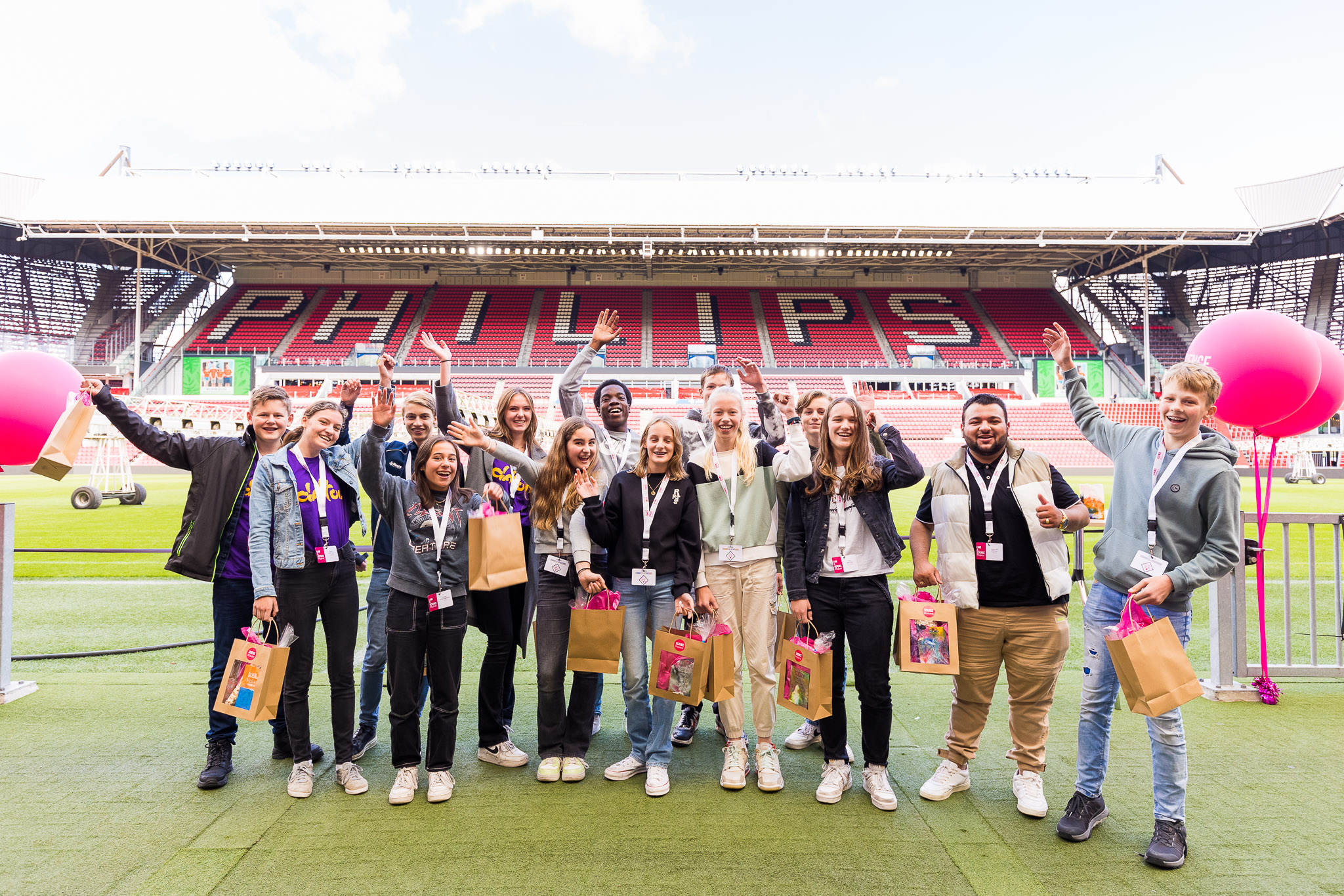Jet_Net's tweet card. Op woensdag 21 september 2022 heeft weer een succesvolle editie van ScienceMakers Awards plaatsgevonden. In het Philips Stadion in Eindhoven zijn ruim 100 jongeren die uitblinken op het gebied van...