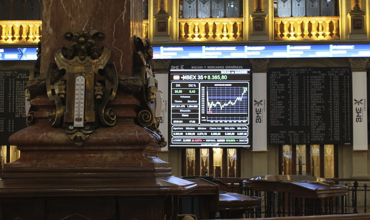 elpais_economia's tweet card. El Ibex supera los 8.400 puntos, pero mantiene su rezago respecto al resto de parqués europeos