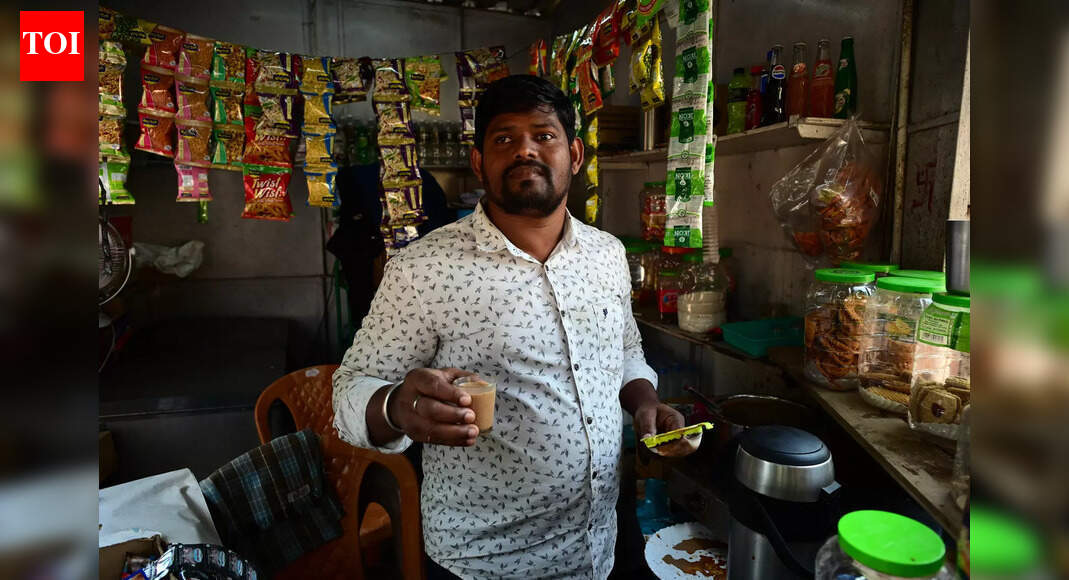 DiannaSahu's tweet card. A humble tea-seller in Bhubaneswar, Shiba Shankar Jena, dedicates his New Year's Day earnings and half of his January income to various social causes.