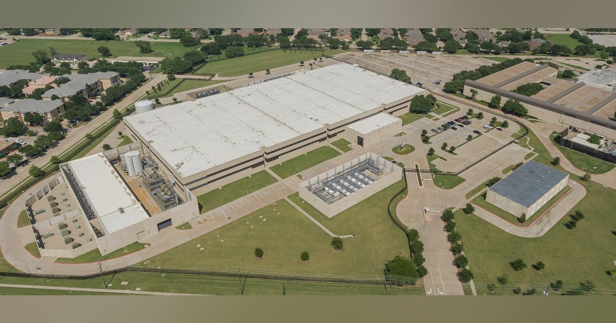 DellOroGroup's tweet card. Analysis emerging over the course of the summer shows AI-related data center infrastructure capex encroaching just a bit on the growth of the traditional hyperscale cloud. We ...