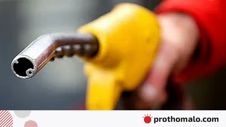 ProthomAlo's tweet card. দেশের বাজারে ডিসেম্বরে প্রতি লিটার জ্বালানি তেলের দাম বেড়েছে ২ টাকা।