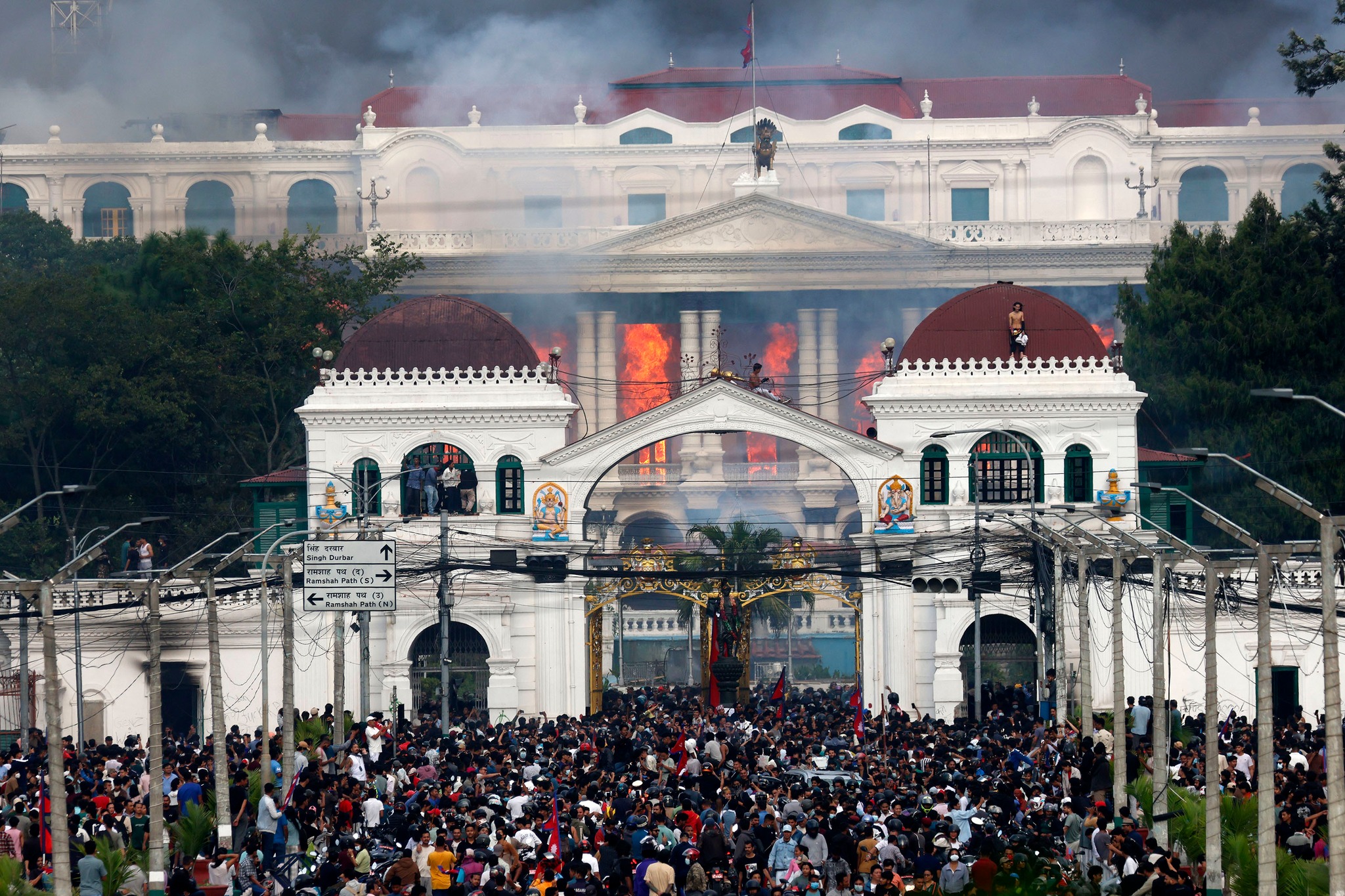 binodbikramkc's tweet card. जेन–जी आन्दोलन चलिरहँदा भएको सार्वजनिक सम्पत्ति तोडफोड र आगजनीमा संलग्न व्यक्तिहरूको पहिचान खुल्न थालेको छ । सार्वजनिक भइरहेका भिडियोहरूमा यस्ता कार्यमा राजनीतिक दलका नेता–कार्यकर्तासमेत संलग्न रहेको...