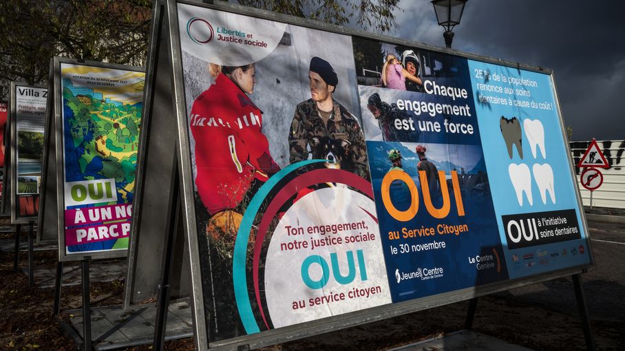 franceinfo's tweet card. Cette nouvelle organisation devait remplacer le service militaire actuel avec en filigrane un débat sur la place des femmes dans la société helvétique.