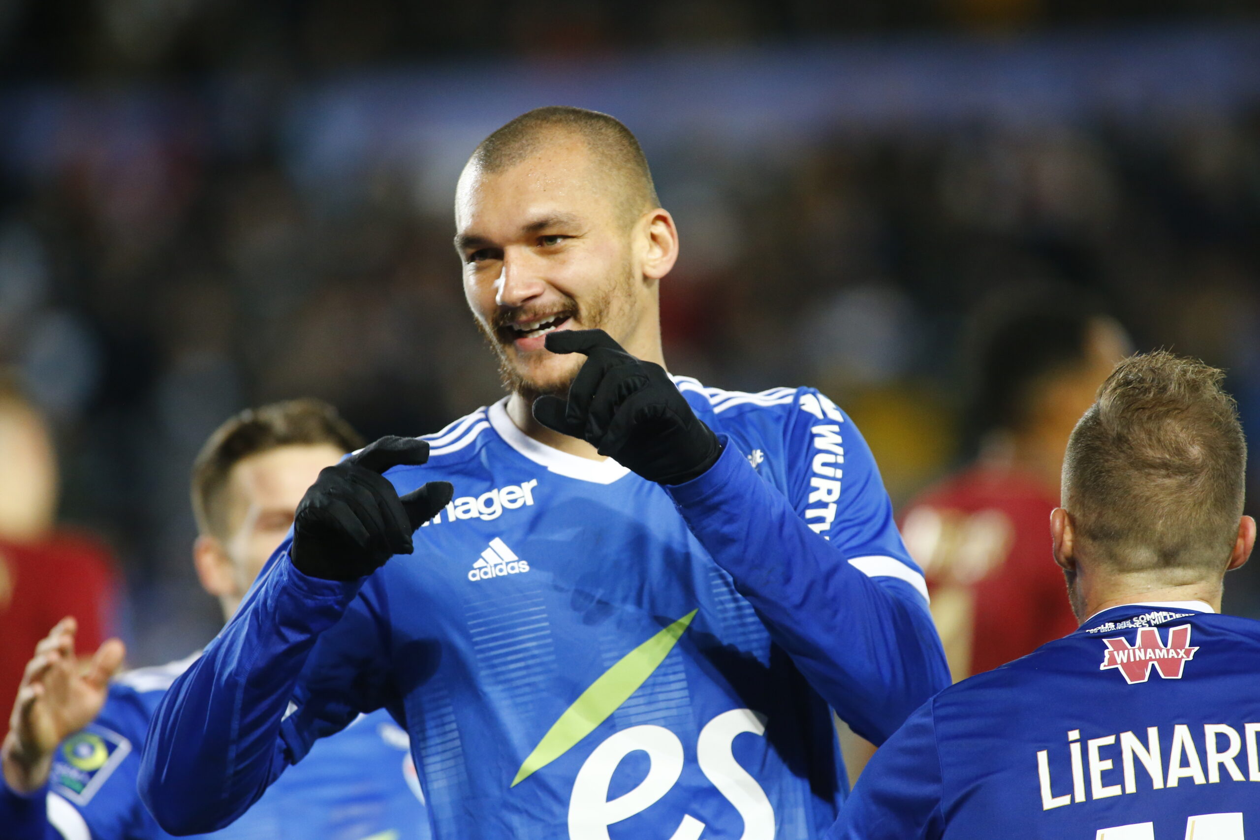 Direct__Racing's tweet card. L'ancien Strasbourgeois Ludovic Ajorque (2018 - 2023) a ressenti beaucoup d'émotions de revenir à la Meinau, où son équipe brestoise