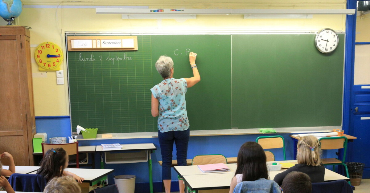 le_Parisien's tweet card. 2 600 postes d’enseignants n’ont pas trouvé preneurs à l’issue des concours, « la crise d’attract...