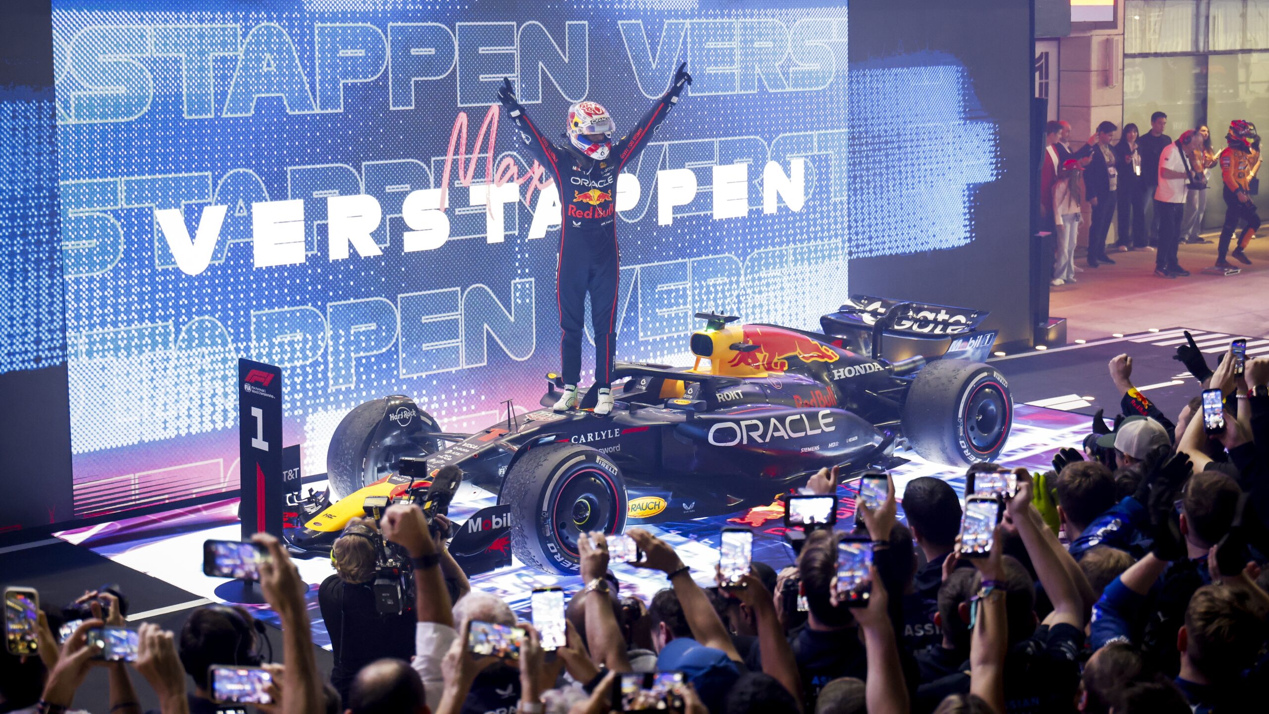 Formule1's tweet card. Max Verstappen bleef kalm na de overwinning in Qatar, ook al is de titel nu weer in beeld. “Of ik het weer kan doen? We zullen zien, ik maak me er niet