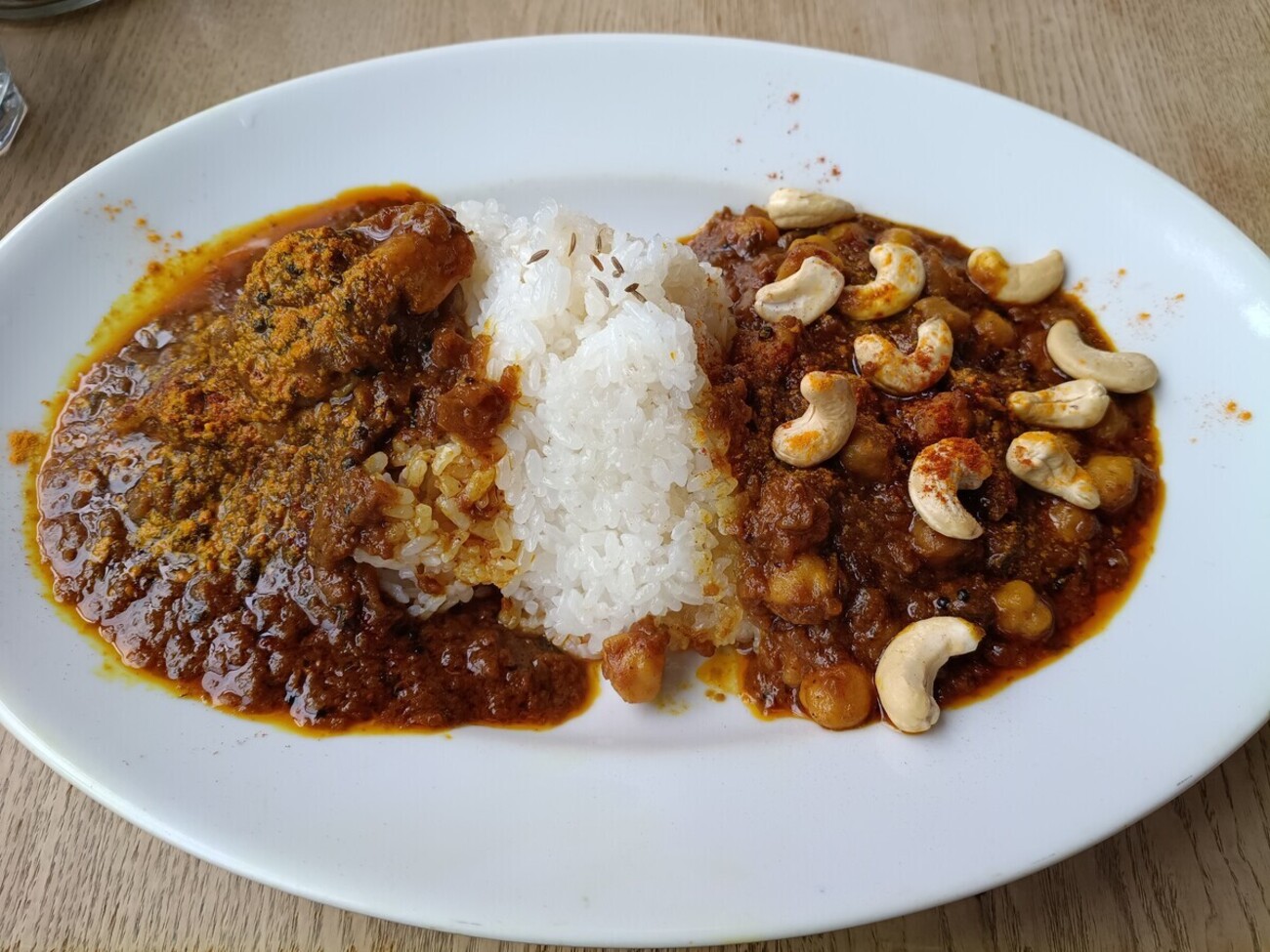 vim_jp's tweet card. この記事は Vim 駅伝の 423 本目の記事です。 Meguro.vim #32 を開催しました。 当日の様子 ランチはLANDへ行きました。3 人で参加。ここは毎回行列ができるので早めに行って並ぶ必要があります。ちなみに調べたら 2024 年 3 月以来の来店でした。 LAND のひよこ豆とカシューナッツのカレー …