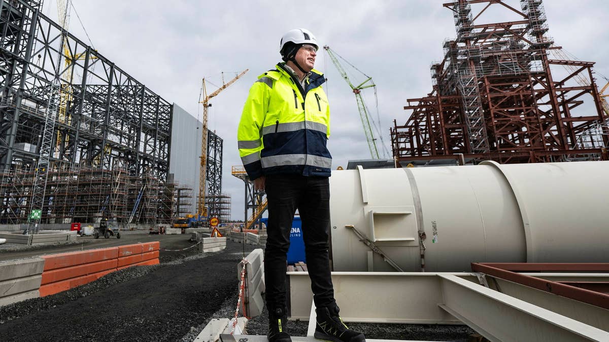 ledarsidorna_se's tweet card. LEDARE: Mer än detta kan Stegra inte begära. Bolaget har fått pengar från ”svenska staten” och en tung minister som hänger med på bankmöten. Nu är det upp…