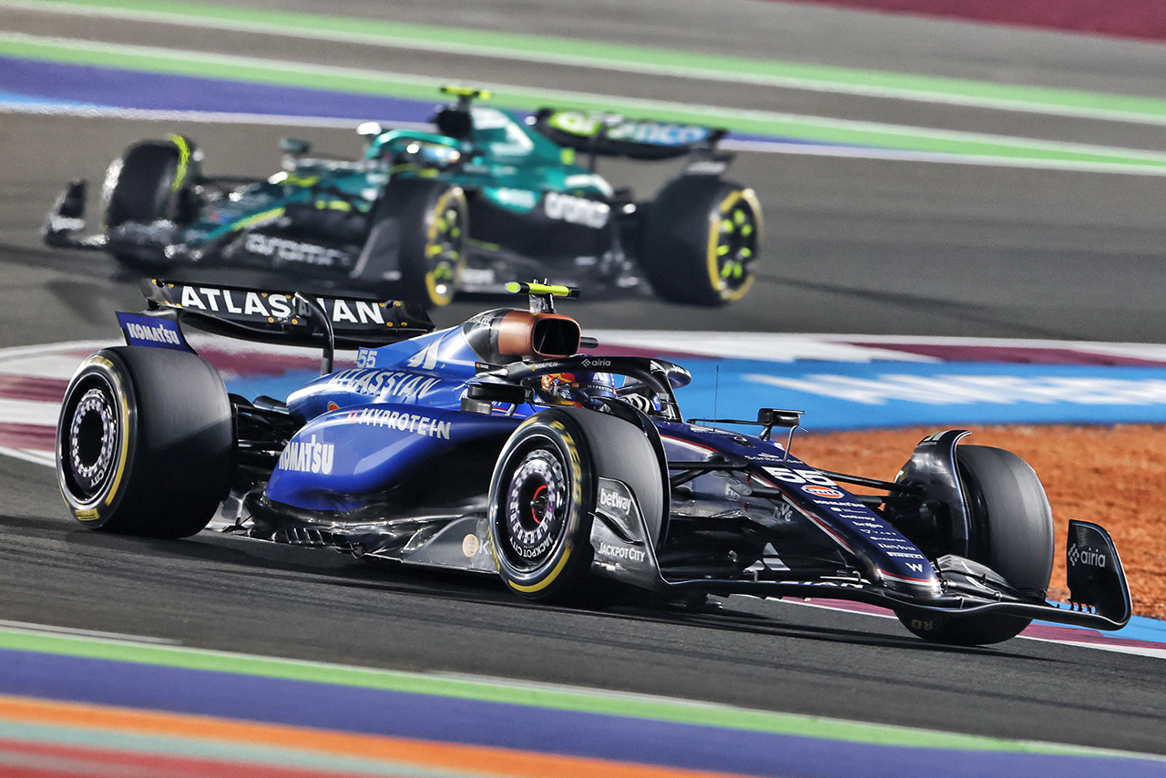 AUTOSPORT_web's tweet card. 　現地時間2025年11月30日（日）、F1第23戦カタールGPの決勝が行われ、マックス・フェルスタッペン（レッドブル）が優勝した。2位はオスカー・ピアストリ（