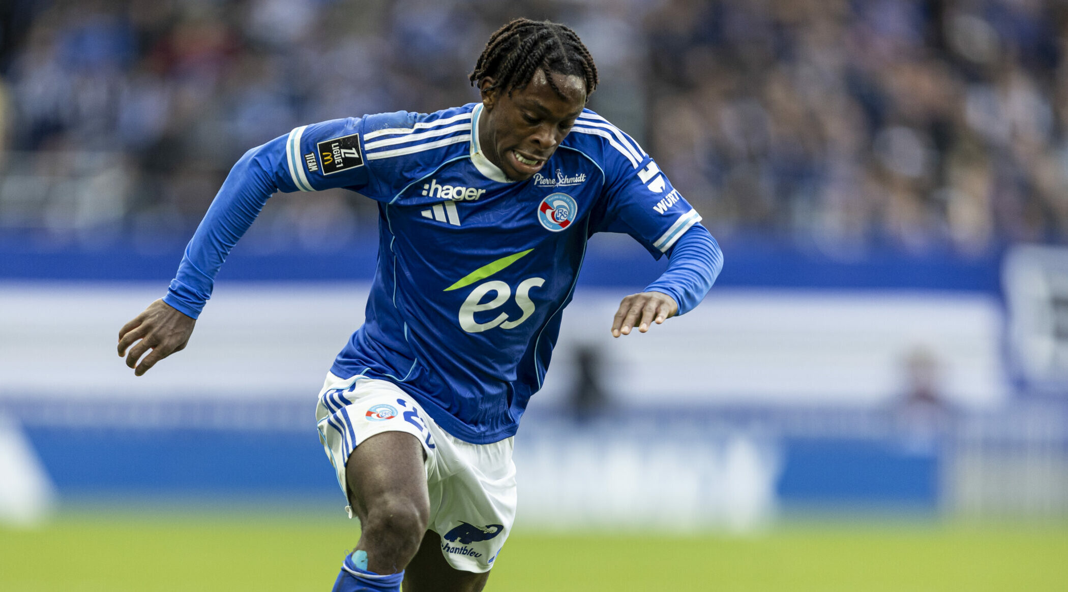 Direct__Racing's tweet card. L'entraîneur alsacien a décidé de sortir Martial Godo 27 minutes après son entrée en jeu ce dimanche contre Brest (1-2).