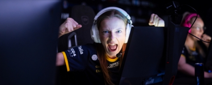 fragbitecom's tweet card. Emma "Emmsan" Mattsson tar hem slutspelet i Stockholm.