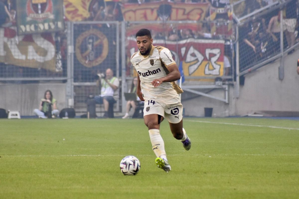 LensoisComLive's tweet card. News - Le RC Lens a assumé son statut de leader ce samedi en l’emportant 2-1 à Nantes (15e journée de Ligue 1). Les Sang et Or remportent un 5e succès