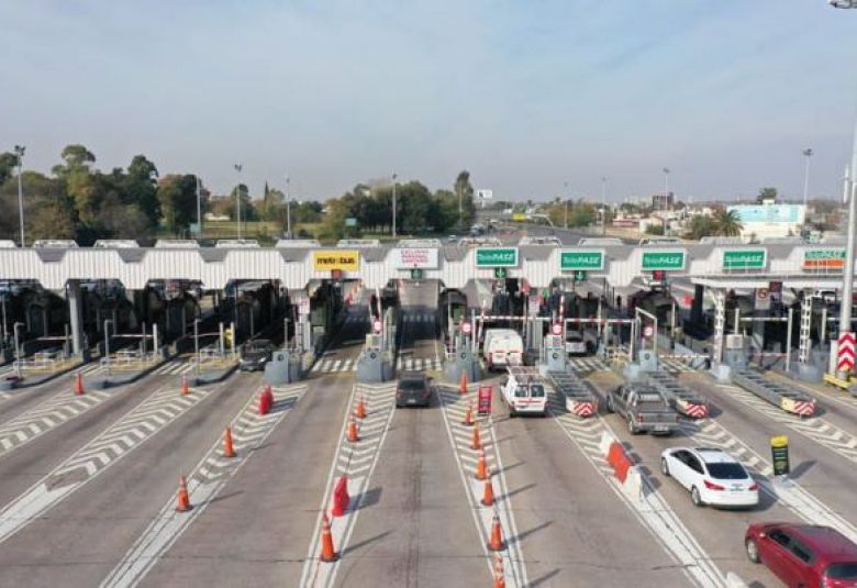 DanteForesi's tweet card. Con este incremento, el boleto de colectivo en CABA acumula una suba del 378% en lo que va del año, mientras que el subte registra un incremento del 365% desde enero de 2025.