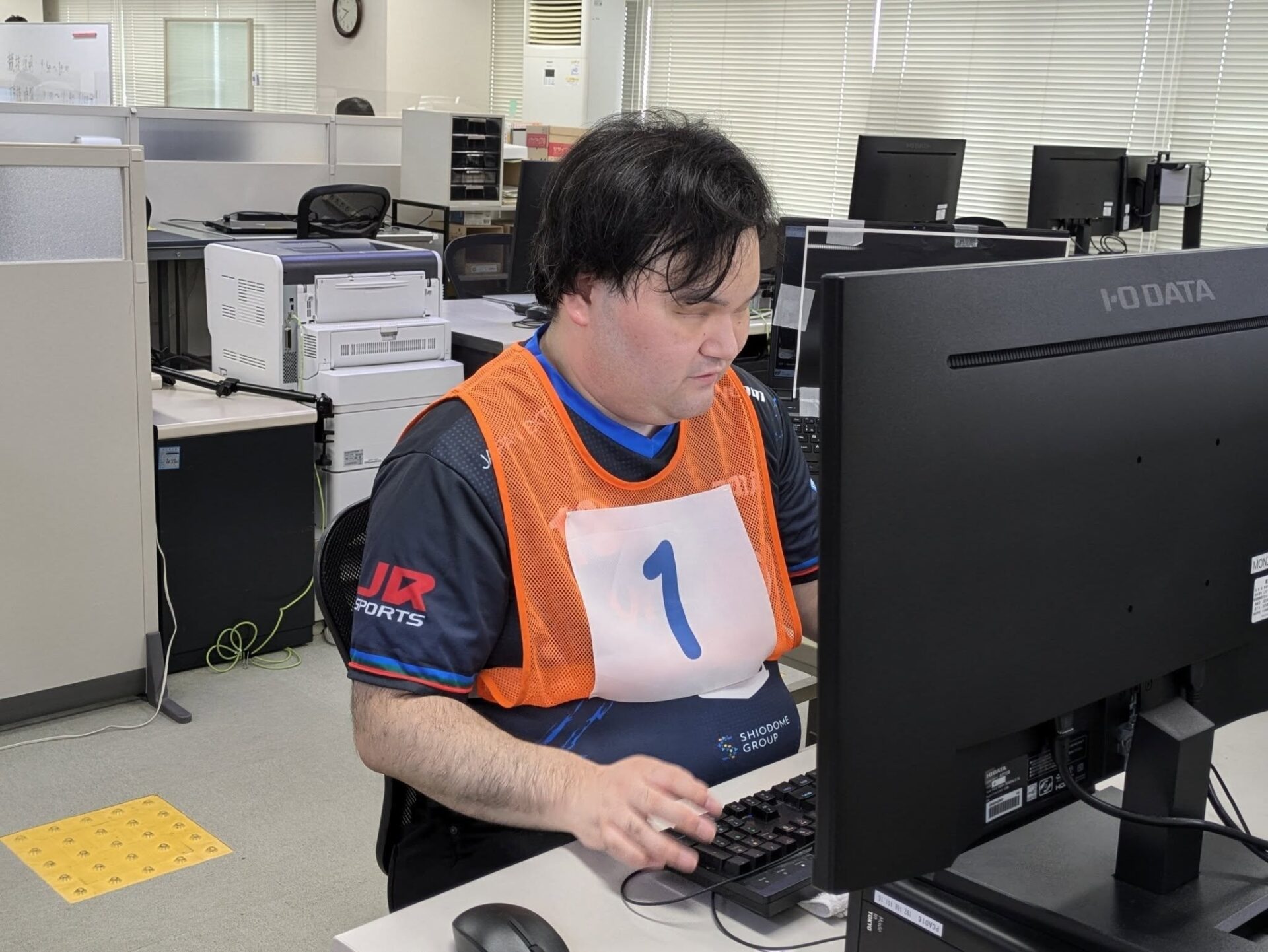 ePARAglobal's tweet card. 2025年7月5日（土）に第21回 アビリンピック埼玉大会2025が開催され、視覚障害者のみを対象とした「パソコン操作」部門に全盲のNAOYAが出場しました。 結果は惜しくも奨励賞となりましたが、事前