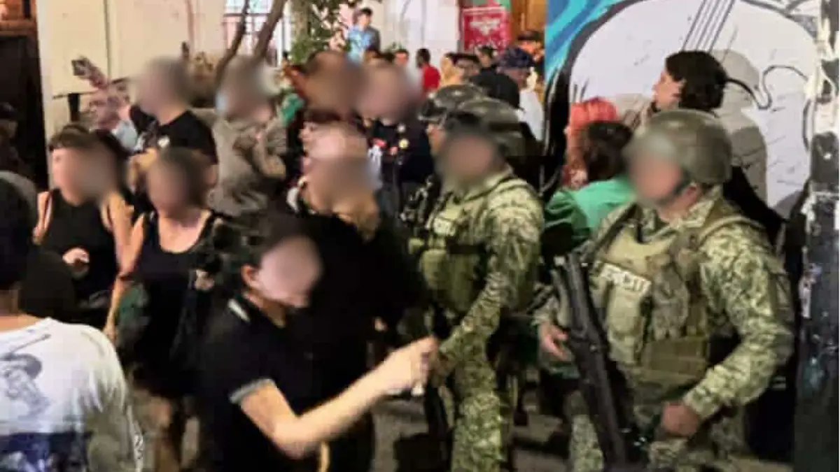 g_elejabarrieta's tweet card. Este viernes, el ejército desalojó el foro donde se presentaba el cantante vasco, por presuntamente no contar con los permisos necesarios