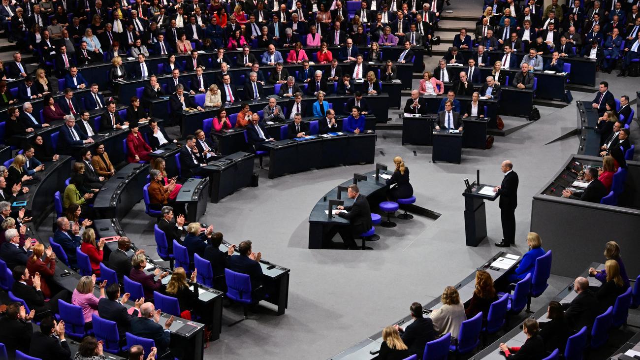 zeitonline's tweet card. Im Bundestagswahlkampf soll es fair und ohne persönliche Diffamierungen zugehen. Darauf haben sich die meisten Parteien geeinigt. Zwei sind allerdings nicht dabei.