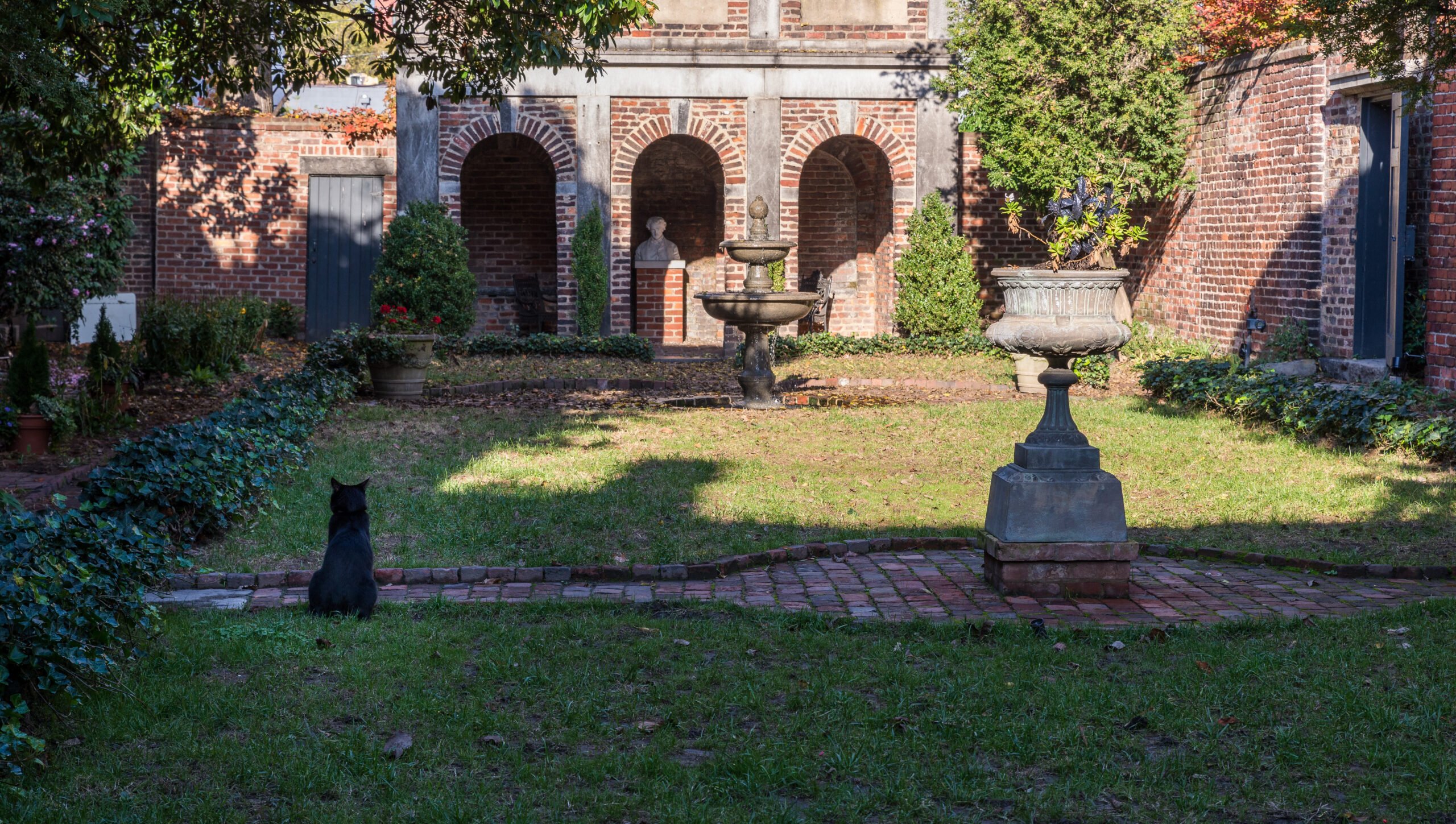 WorldFootprints's tweet card. Wondering who is the Godfather of horror stories? Edgar Allan Poe leads the pack. Poe revolutionized the genre in the 1840s with his first-person narrative stories like “The Black Cat,” “The Pit and...