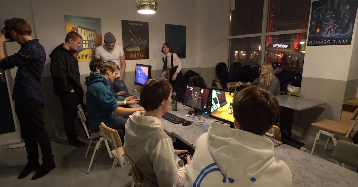 geoffvdouden's tweet card. Studenten van de minor Gamedesign en Development aan de Hogeschool Rotterdam hebben verschillende 3D games ontwikkeld als onderdeel van de studie. Deze werden gisteren getoond aan het grote publiek....