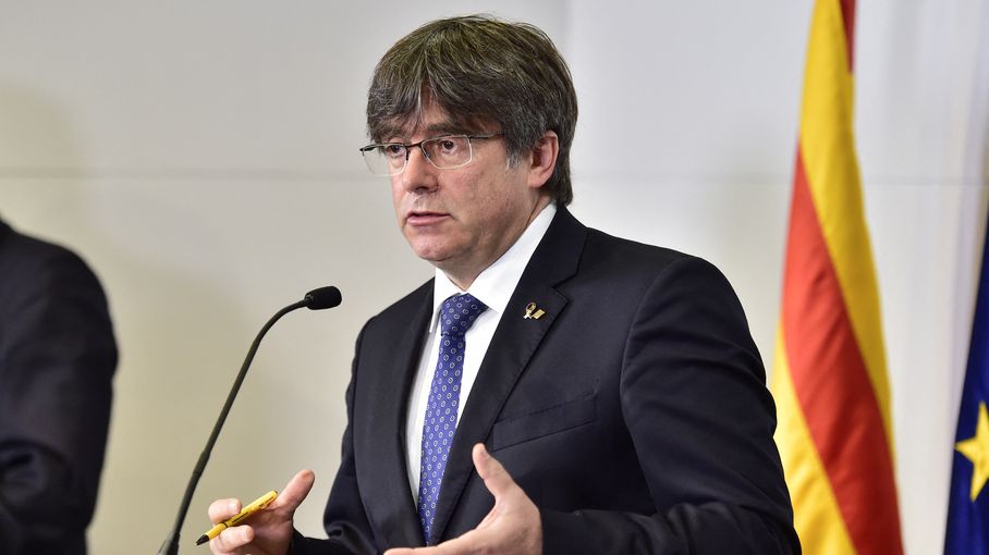 chdauriac's tweet card. L'eurodéputé était recherché par les autorités espagnoles pour avoir organisé un référendum jugé illégal par Madrid, sur l'indépendance de la Catalogne.