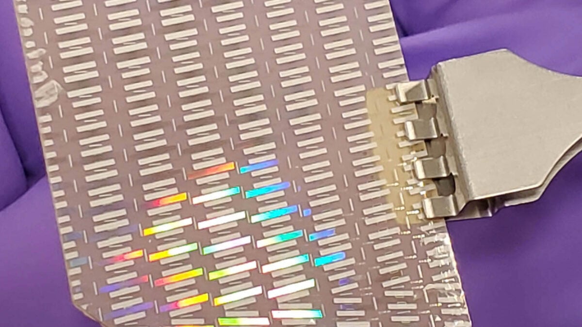 Gizmodo's tweet card. This tiny chip can withstand temperatures up to 1,500 degrees and could one day sit inside the core of a nuclear reactor, delivering critical real-time data.