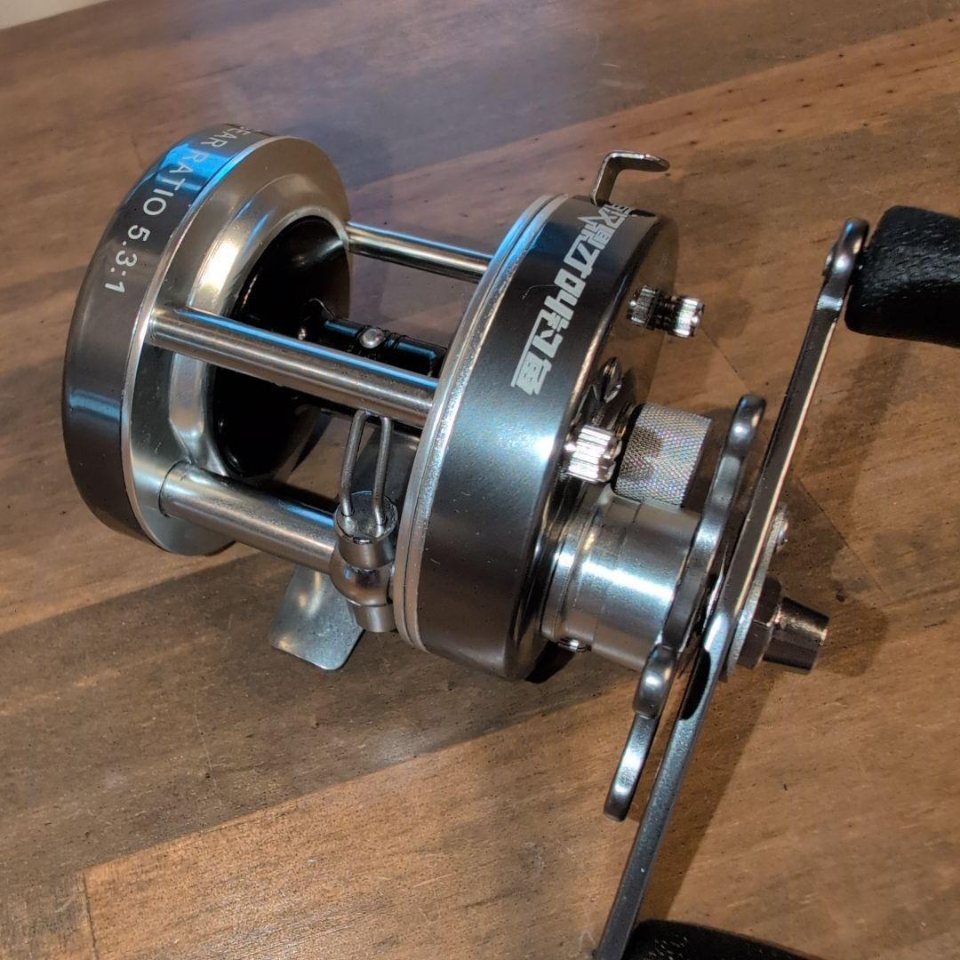 zbsA8hTOATZN's tweet card. 丸型　ベイトリール　HANDING　HDー40L　左ハンドル　バス　鯰　雷魚をメルカリでお得に通販、誰でも安心して簡単に売り買いが楽しめるフリマサービスです。新品/未使用品も多数、支払いはクレジットカード・キャリア決済・コンビニ・銀行ATMが利用可能で、品物が届いてから出品者に入金される独自システムのため安心です。