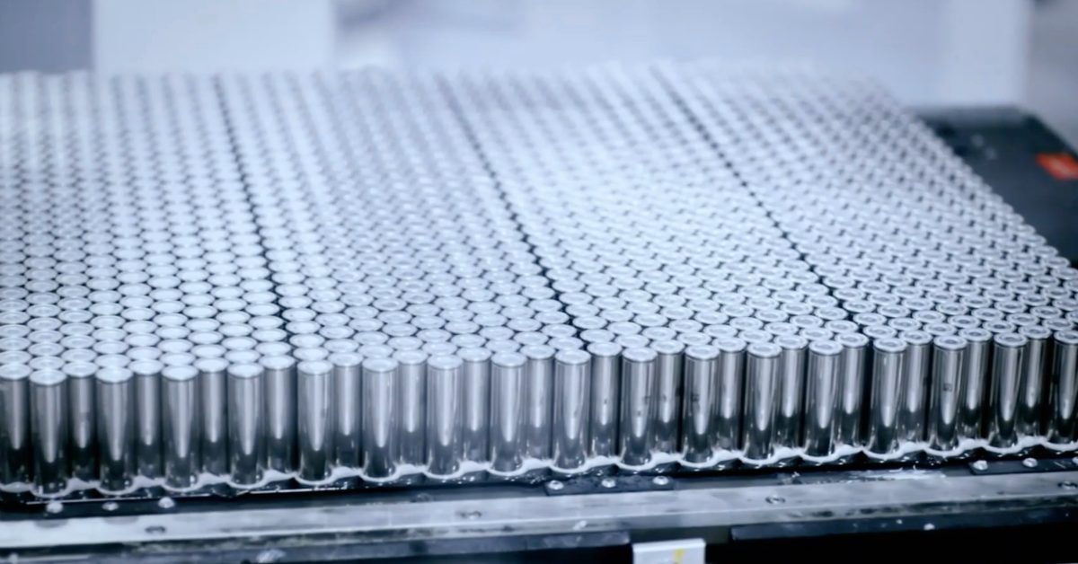 ElectrekCo's tweet card. A prominent European EV repair specialist is sounding the alarm on Tesla Model 3 and Model Y vehicles equipped with...