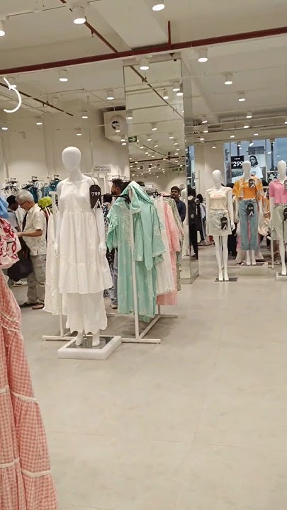 PR_SDK's tweet card. Before every trip... there’s THE shopping trip 💃🛍️ #travelvibes...